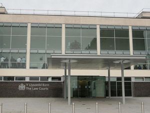 Supporting image for story: Woman banned from pubs and nightclubs after bottle attack