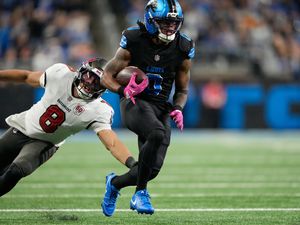 Supporting image for story: Jahmyr Gibbs runs for two touchdowns as Detroit Lions beat Tampa Bay Buccaneers