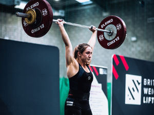 Supporting image for story: Evie-Ray wows with first title following stunning lift 