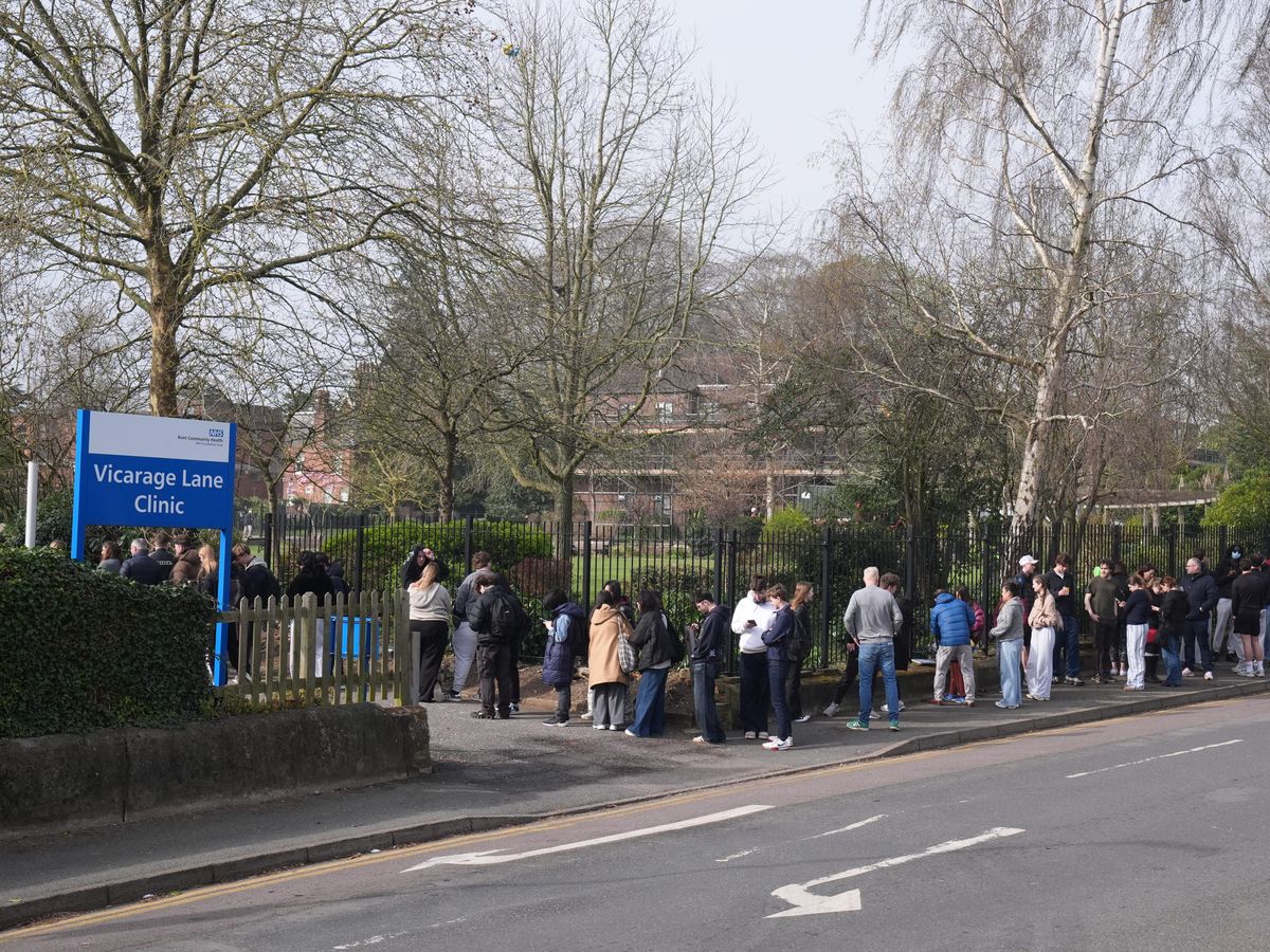 Over 8,000 meningitis vaccines handed out in Kent as queues improve over weekend Over 8,000 meningitis vaccines handed out in Kent as queues improve over weekend