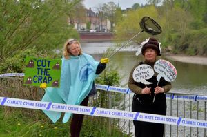 Protesters Tina Teearu and Laura Milatos