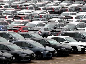 Supporting image for story: Consumers ‘will soon buy cars in similar way to ordering groceries online’