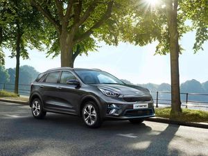 Supporting image for story: Kia e-Niro’s waiting! Hollywood star joins forces with manufacturer to plug all-new electric crossover