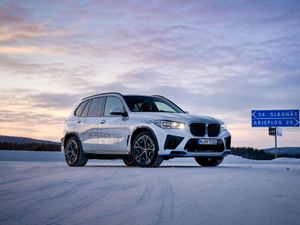 Supporting image for story: The BMW iX5 Hydrogen has been undergoing final testing in the Arctic Circle