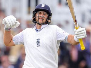 Supporting image for story: Joe Root makes record 34th Test hundred as England close on Sri Lanka series win