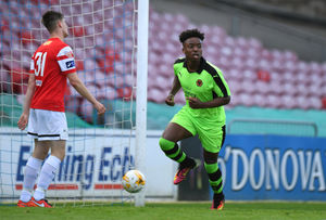 The fans go wild as Ennis scores against Cork (© AMA SPORTS PHOTO AGENCY)