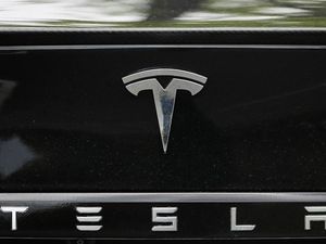 Supporting image for story: Tesla driver auto-parks car from office to avoid fine and Elon Musk approves