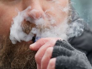 Supporting image for story: Vaping impact to be studied