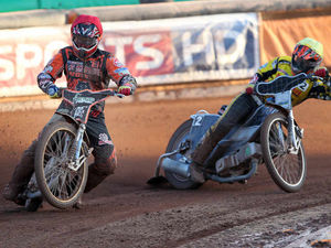 Supporting image for story: Wolves keep pace with Elite League derby rivals