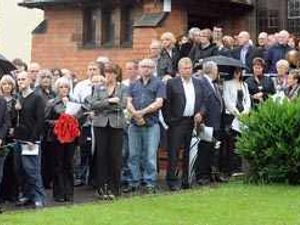 Supporting image for story: Mourners say farewell to rocker