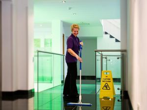 Supporting image for story: Interserve boss leaves