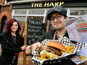 Supporting image for story: Landlord takes on McDonald's at their own game with burgers after taking over Bridgnorth pub