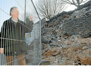 Supporting image for story: Crumbling medieval wall in Ludlow still dangerous