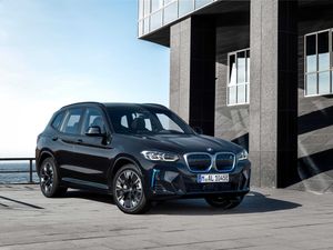 Supporting image for story: Facelifted electric BMW iX3 SUV revealed