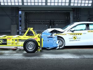 Supporting image for story: Five star crash test rating handed out to Land Rover Defender and more