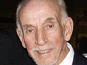 Supporting image for story: Hero soldier and medium dies aged 83