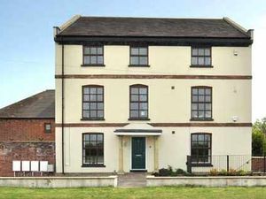 Supporting image for story: Homes of the Week - Flash Flats