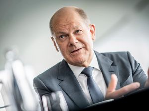 Supporting image for story: It is necessary to keep talking to Putin, says German leader