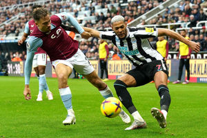Newcastle United's Joelinton (right) and Aston Villa's Matty Cash battle for the ball during the Premier League match at St. James' Park, Newcastle. Picture date: Saturday October 29, 2022. PA Photo. See PA story SOCCER Newcastle. Photo credit should read: Owen Humphreys/PA Wire...RESTRICTIONS: EDITORIAL USE ONLY No use with unauthorised audio, video, data, fixture lists, club/league logos or "live" services. Online in-match use limited to 120 images, no video emulation. No use in betting, games or single club/league/player publications..