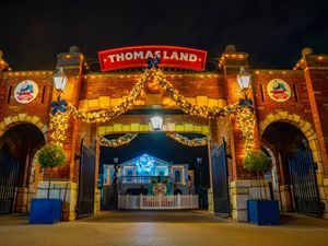 Supporting image for story: Review: Drayton Manor Resort's Magical Christmas continues to delight families  