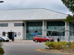 Supporting image for story: Oakwood prison officers 'develop coronavirus symptoms'