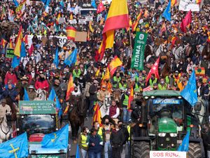 Supporting image for story: Farmers join opposition parties to protest about Spain’s rural policies