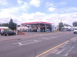 Supporting image for story: Two in court over Willenhall garage knife robbery