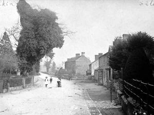 Supporting image for story: This week's Pictures from the Past
