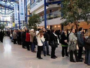 Supporting image for story: Slimmers queue up to pay £250 for hypnotist McKenna's magic touch