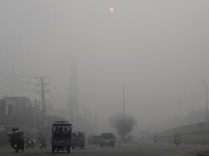 Supporting image for story: Toxic smog in Pakistan province is endangering children, UN warns