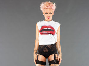 Supporting image for story: Pink talks about her V appearance 