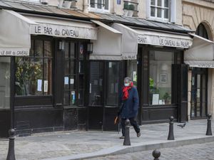 Supporting image for story: France closing borders to non-EU citizens in bid to curb Covid spread – PM