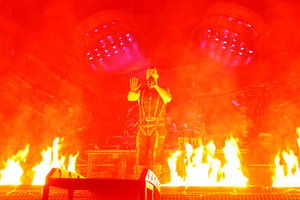 Supporting image for story: Rammstein like it hot at LG concert