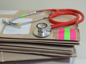 Supporting image for story: Early retirement among doctors has trebled since 2008, figures show