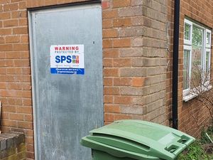 Supporting image for story: Police move to seal up house near Shrewsbury 