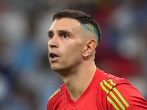 Supporting image for story: Aston Villa assessing Emi Martinez injury ahead of Tottenham clash