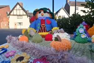 LAST COPYRIGHT NATIONAL WORLD STEVE LEATH 25/09/25Shifnal Scarecrow festival.   One by The Flower Girl business.  Postbox topper.