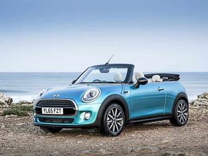 Supporting image for story: Top off in new MINI Convertible