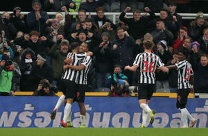 Ayoze Perez (left) celebrates