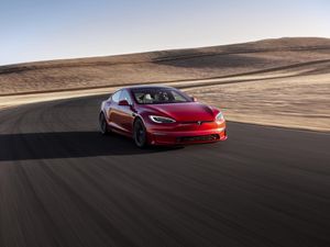 Supporting image for story: Tesla Model S Plaid sets production EV record at the Nurburgring