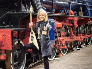 Supporting image for story: Ex-Judas Priest star KK Downing celebrates Hall of Fame honour with some real heavy metal