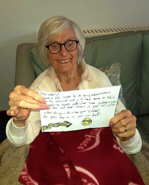 Betty holds up a message delivered to Doddington Lodge care home