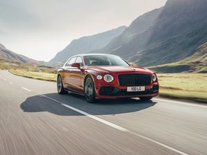 Supporting image for story: Bentley broadens Flying Spur range with V8 powertrain
