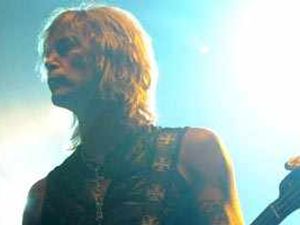 Supporting image for story: Duff McKagan's Loaded comes to Wolves