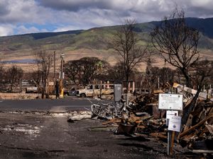 Supporting image for story: Police release a report on their response to fire that destroyed Hawaiian town