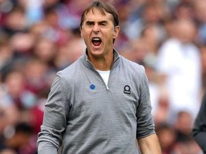 Supporting image for story: I can’t play – Julen Lopetegui sees funny side after injury puts him on crutches