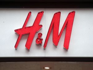 Supporting image for story: H&M to close 250 stores globally as shoppers move online