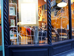 Supporting image for story: Artist helps Shrewsbury restaurant get in festive mood