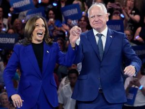 Supporting image for story: Tim Walz and Bill Clinton to headline third day at Democratic convention