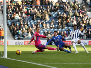 Supporting image for story: West Brom 1 Leicester 2: Albion denied point by stoppage time Harry Winks winner